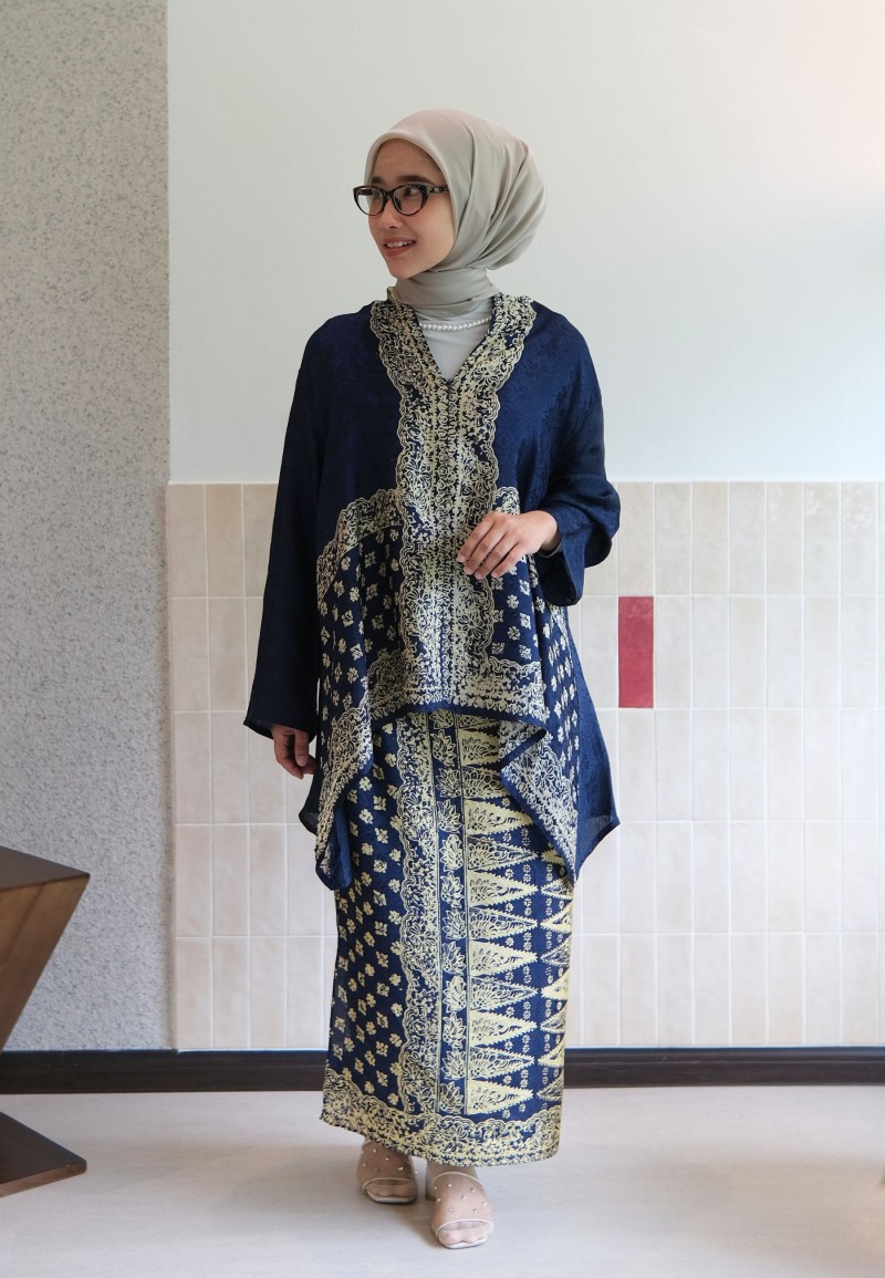 MAYRA KEBAYA SET IN DARK KNIGHT