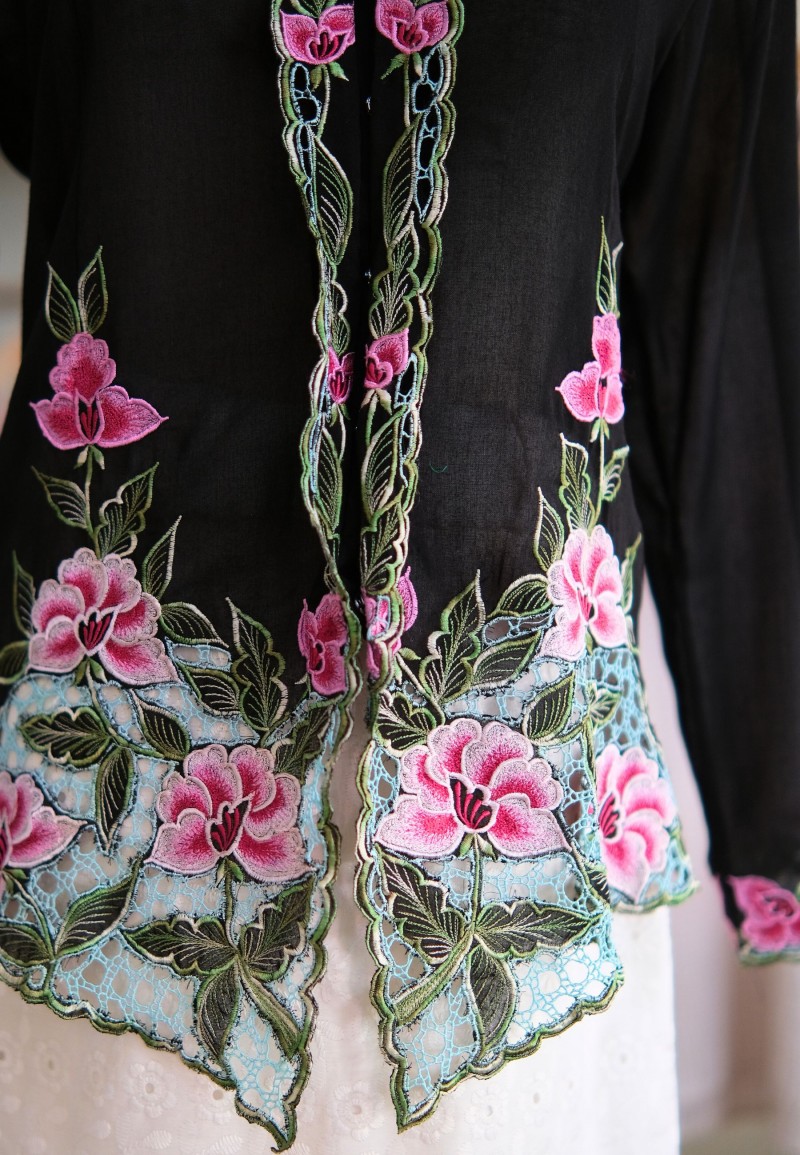 NINA KEBAYA BUTTON TOP 8.0 IN SPANISH PINK