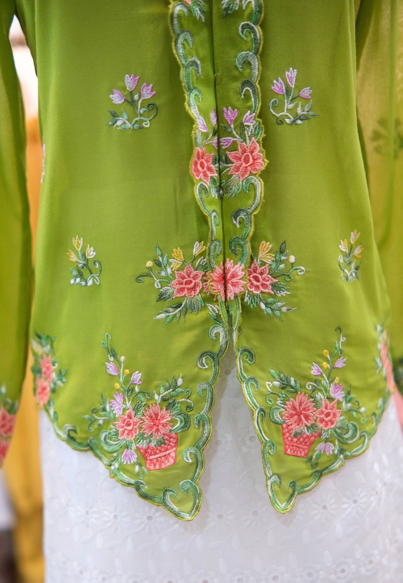HANA KEBAYA BUTTON TOP 3.0 IN GRASS
