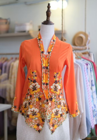 UNA KEBAYA TOP IN MARMALADE SHINE