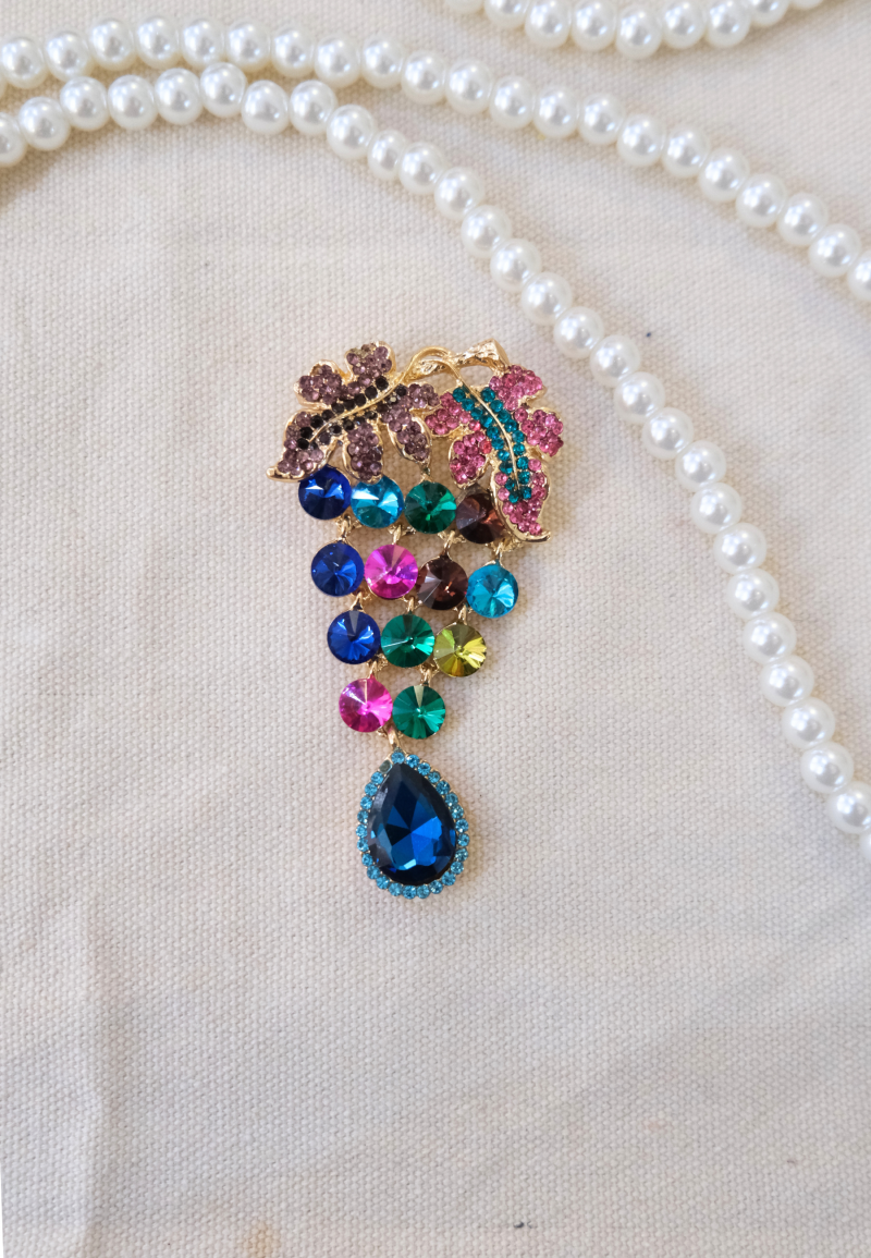 BROOCH IN GRAPE