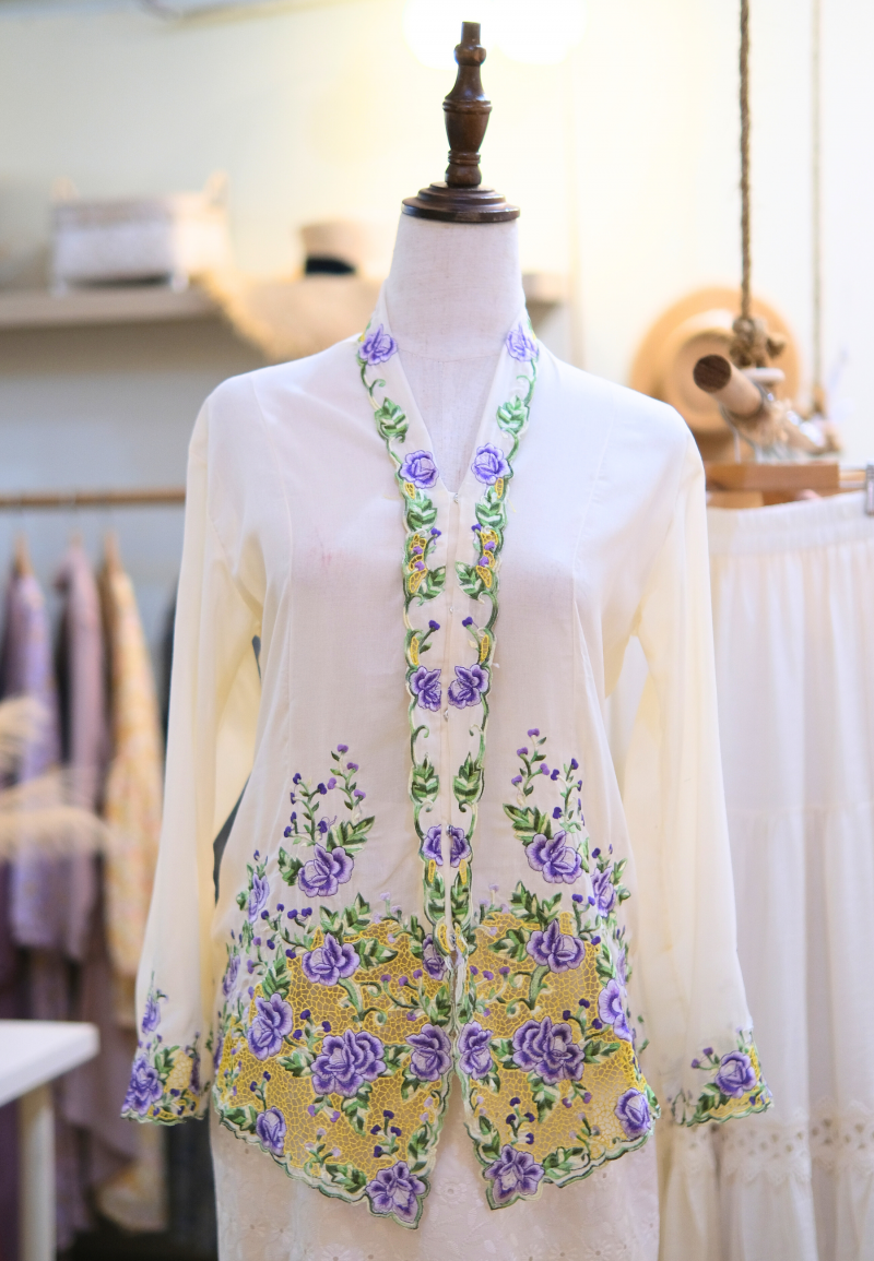 NINA KEBAYA BUTTON TOP 5.0 IN FROST LAVENDER