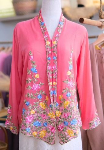 NINA KEBAYA BUTTON TOP IN PINK SALMON