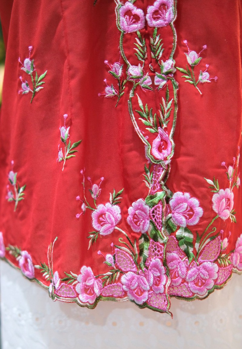 HANA KEBAYA BUTTON  TOP 2.0 FIERY RED