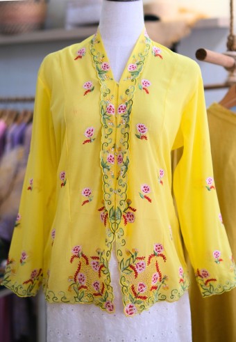 HANA KEBAYA BUTTON TOP IN LEMON YELLOW