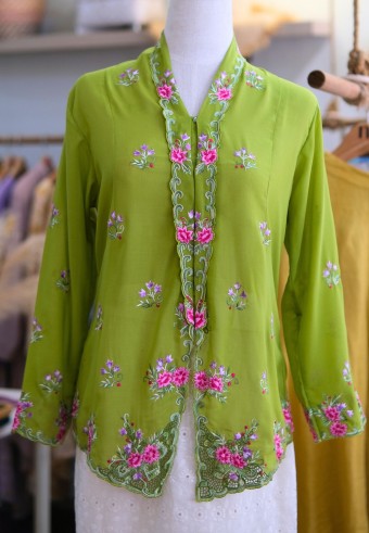 HANA KEBAYA BUTTON TOP IN TROPIC CANARY