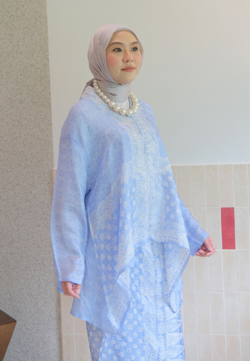 MAYRA KEBAYA SET IN RUDDY BLUE