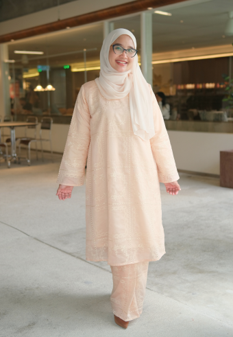 MAHRANI KURUNG SET IN JINGGA (KRIM)