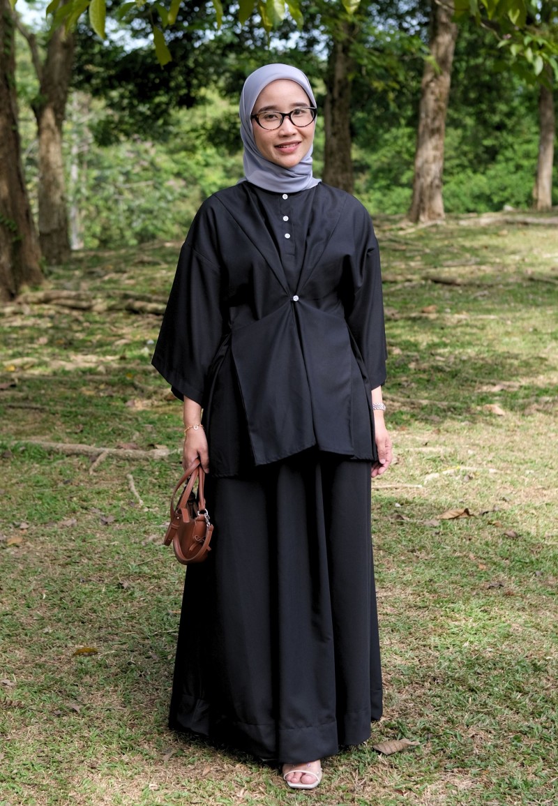 ASTRID SET SKIRT IN BLACK PEARL
