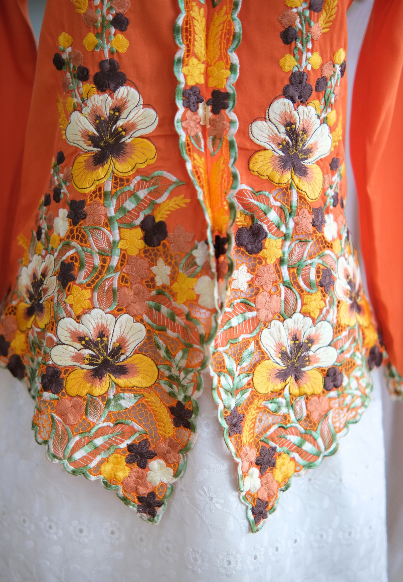 UNA KEBAYA TOP IN MARMALADE SHINE