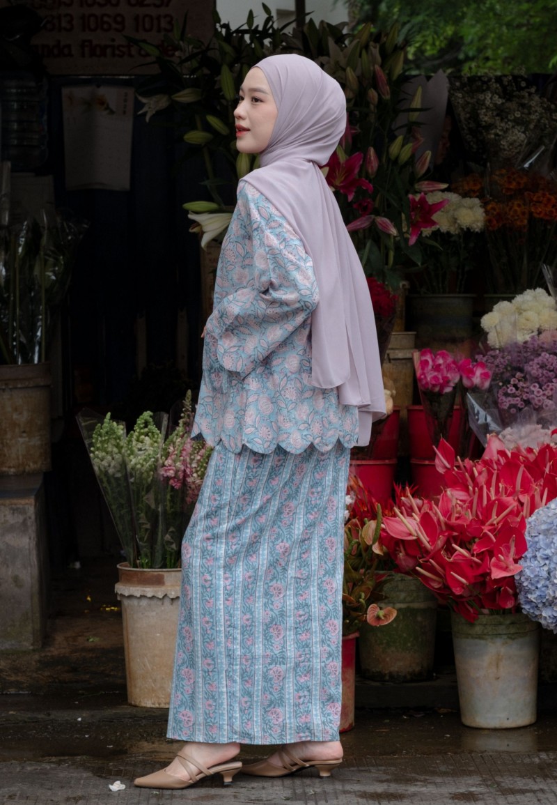 BIDASARI KEDAH IN BLUE CARNATION (PRE-ORDER)