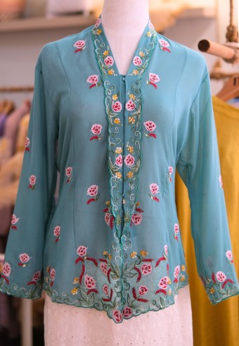 HANA KEBAYA BUTTON TOP IN PEARL AQUA