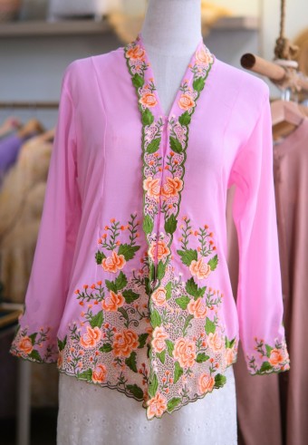 NINA KEBAYA BUTTON TOP IN SWEET PINK
