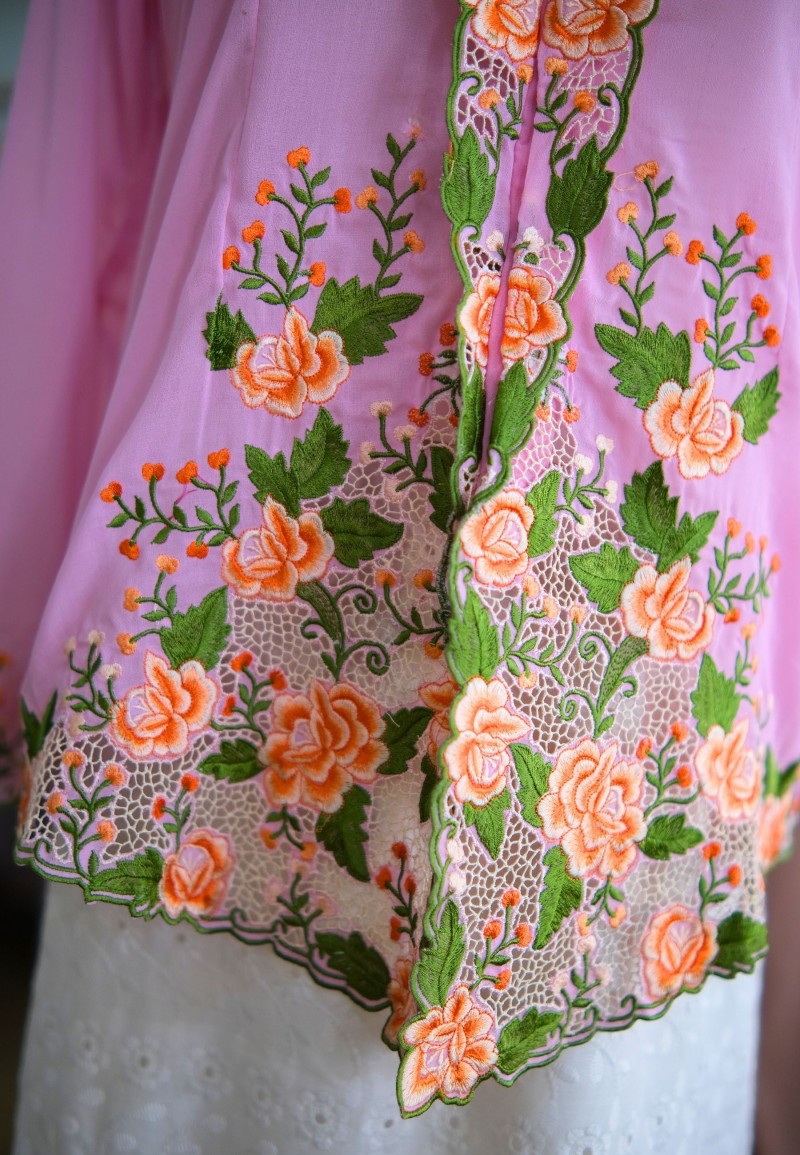 NINA KEBAYA BUTTON TOP IN SWEET PINK