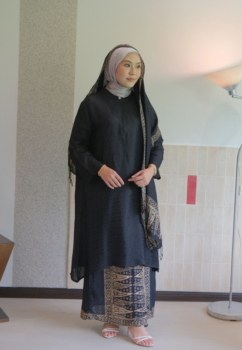 DIPTA KURUNG SET IN BLACK
