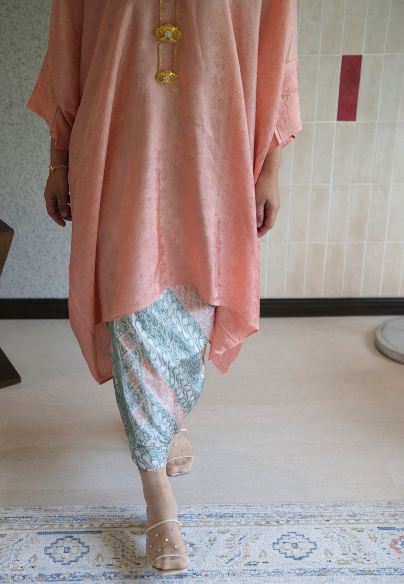 HELCIA KURUNG SET IN APRICOT