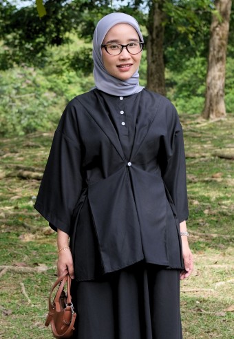 ASTRID BLOUSE IN LIGHT BLACK PEARL