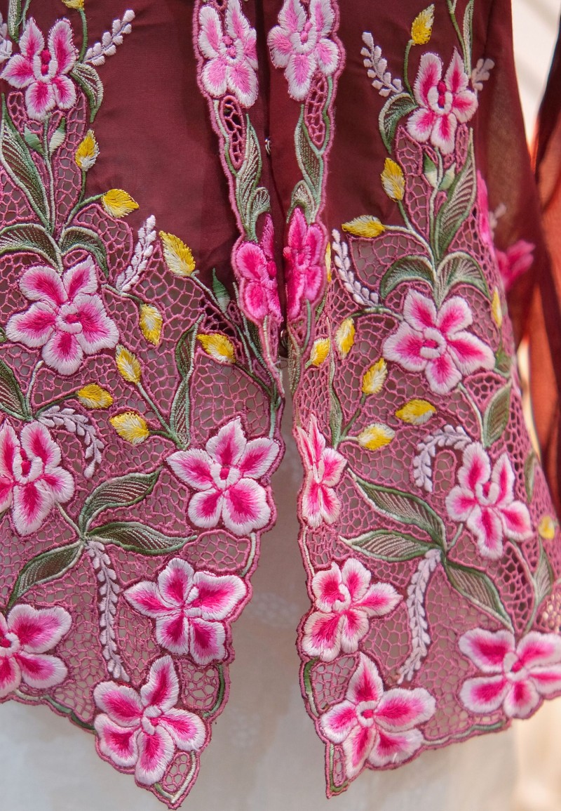 HANA KEBAYA IN ROSEWOOD