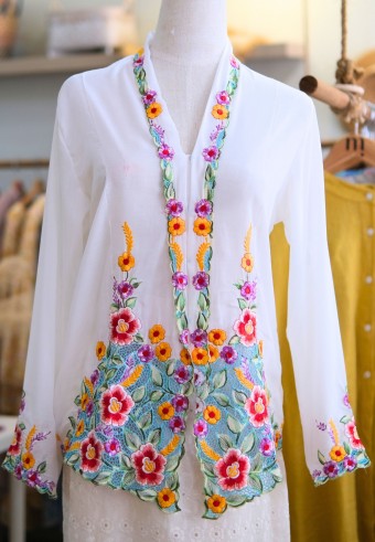 HANA KEBAYA BUTTON TOP IN BONE WHITE