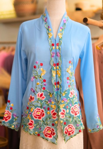NINA KEBAYA BUTTON TOP IN JORDY BLUE