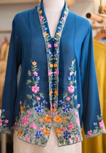 HANA KEBAYA BUTTON TOP IN LOCHINVAR