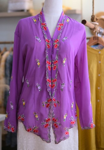 HANA KEBAYA BUTTON TOP IN ROYAL PURPLE