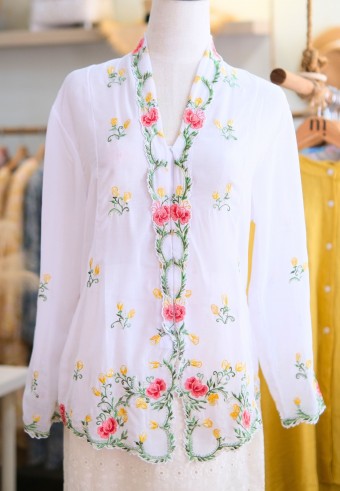 HANA KEBAYA BUTTON TOP IN PEARL WHITE