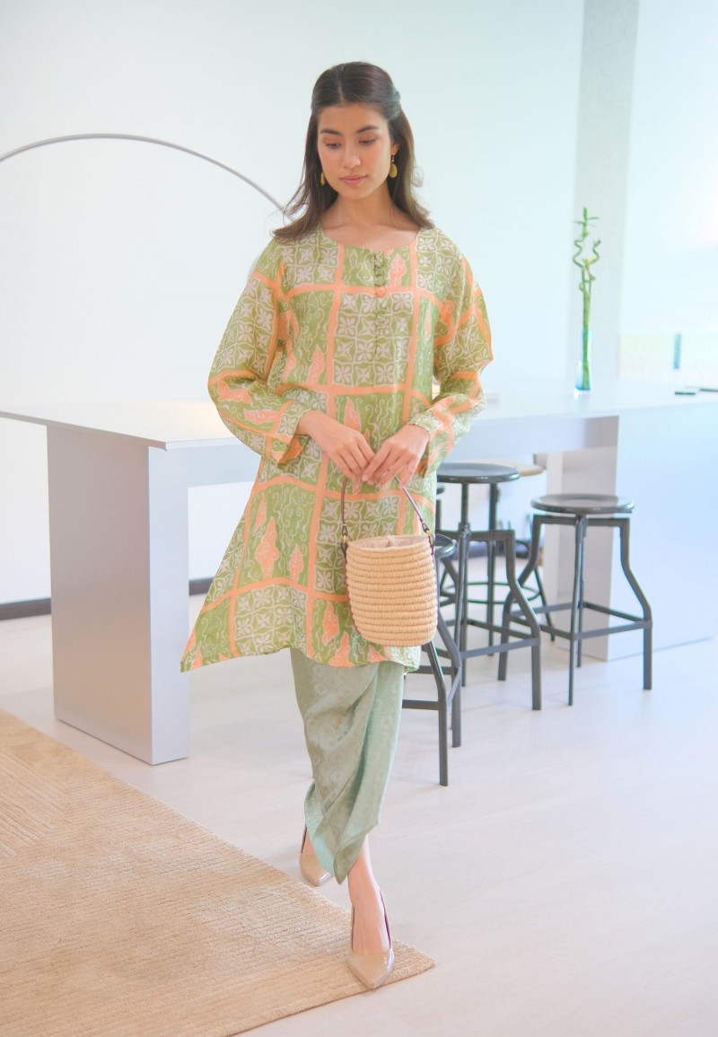 SANIYA KURUNG SET IN PEAS