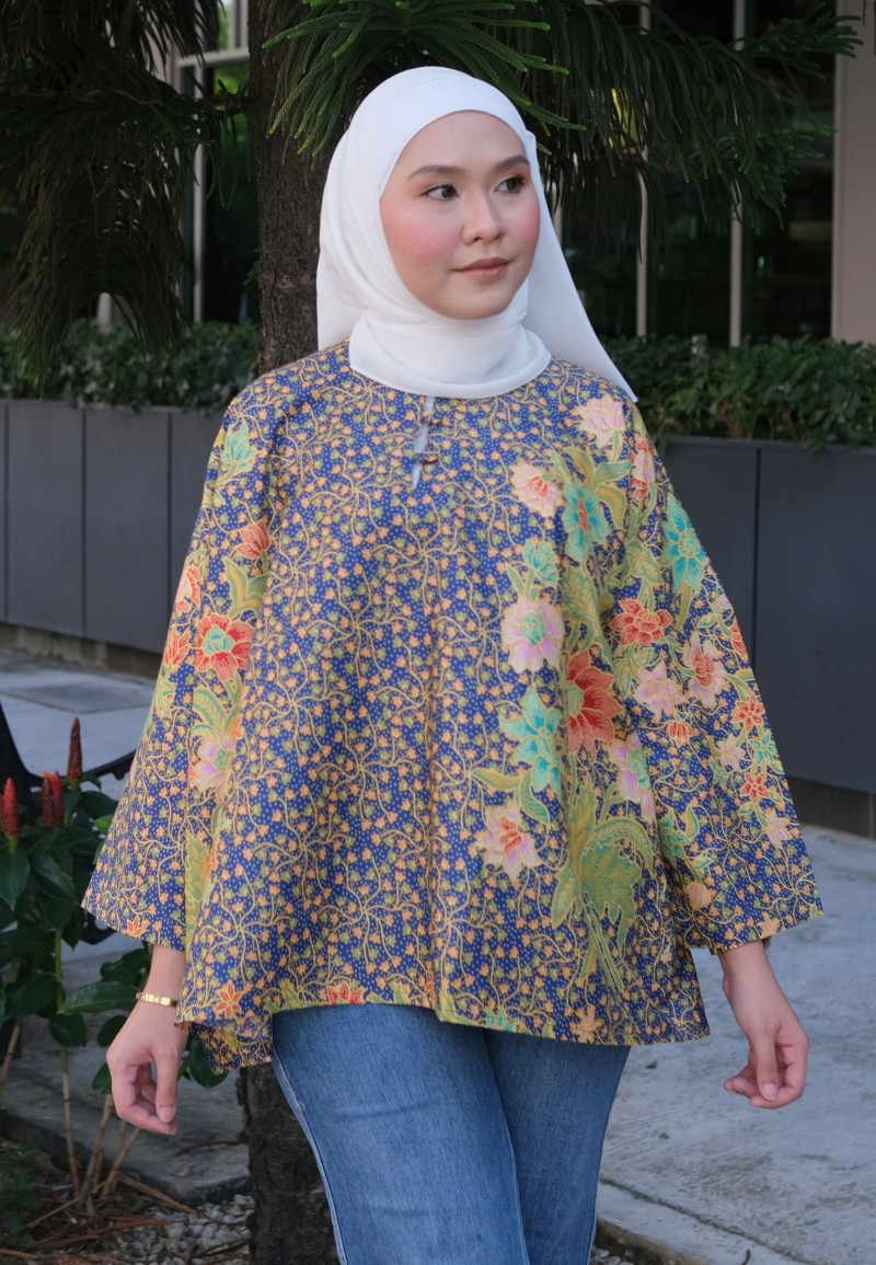 JOYCE BLOUSE BATIK IN DENIM FLOWER