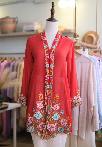 NORA LONG KEBAYA BUTTON IN GARNET BLUE