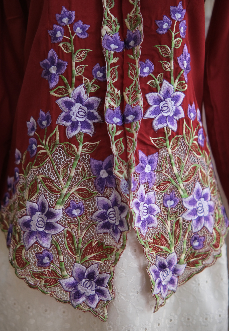 UNA KEBAYA TOP IN MAROON VIOLET