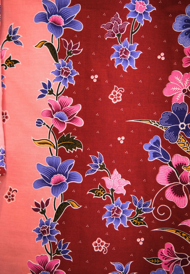 FLORA PAREO BATIK IN PINK VELVET