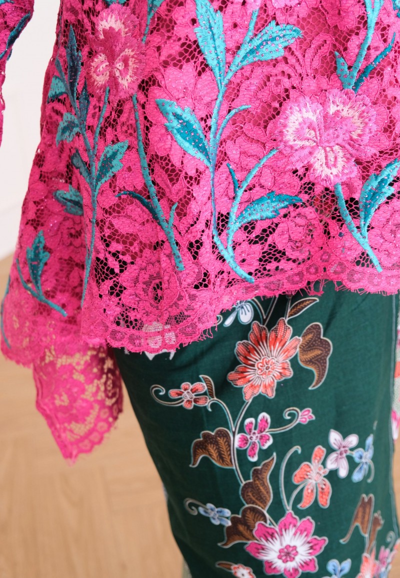 AIRI GLITTER LACE TOP IN PINK PODS