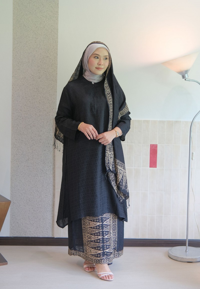 DIPTA KURUNG SET IN BLACK
