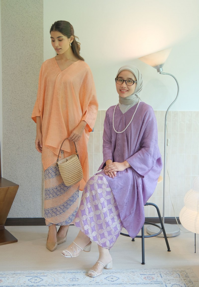 HELCIA KURUNG SET IN CADMIUM