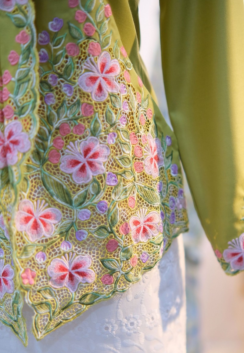 ARIA KEBAYA TOP  IN RICH OLIVE