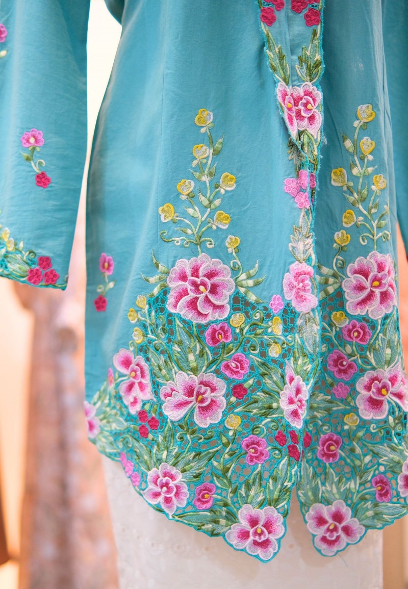 PIA LONG KEBAYA TOP IN PERSIAN