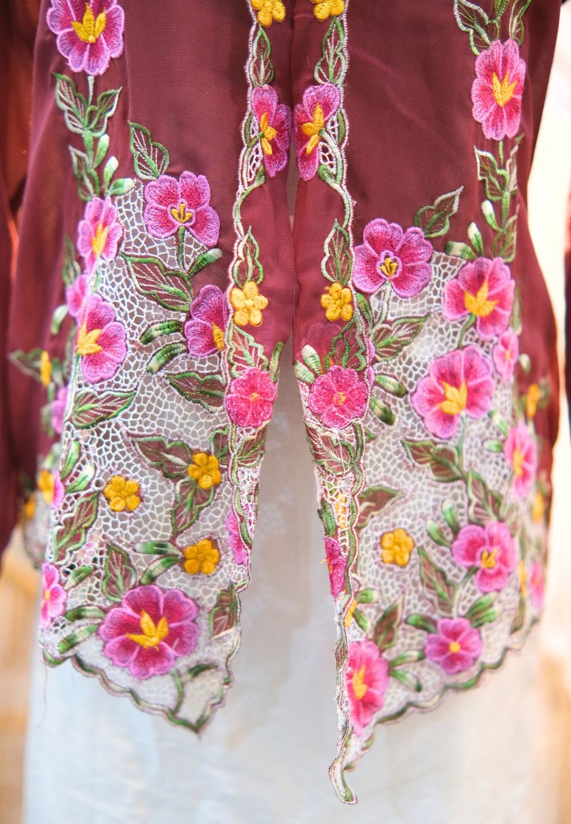 LEIA KEBAYA TOP 11.0 IN PRUNE