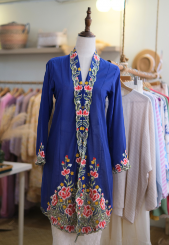 NORA LONG KEBAYA BUTTON IN NAVY