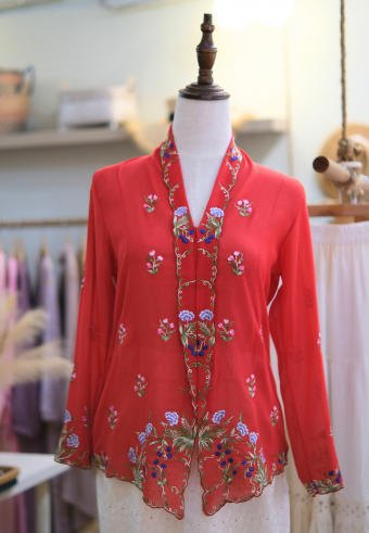 NINA KEBAYA BUTTON TOP IN CRIMSON