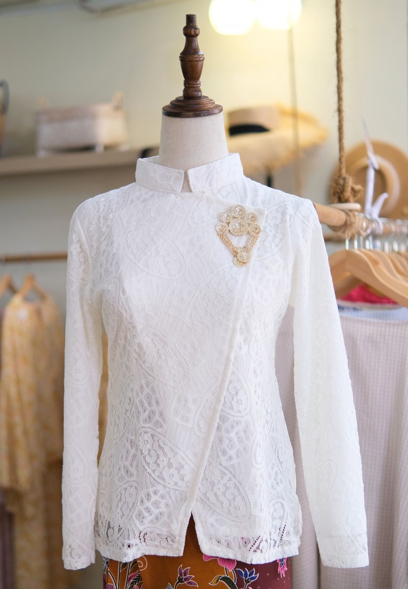 RINA KEBAYA JANGGAN TOP IN CHALK