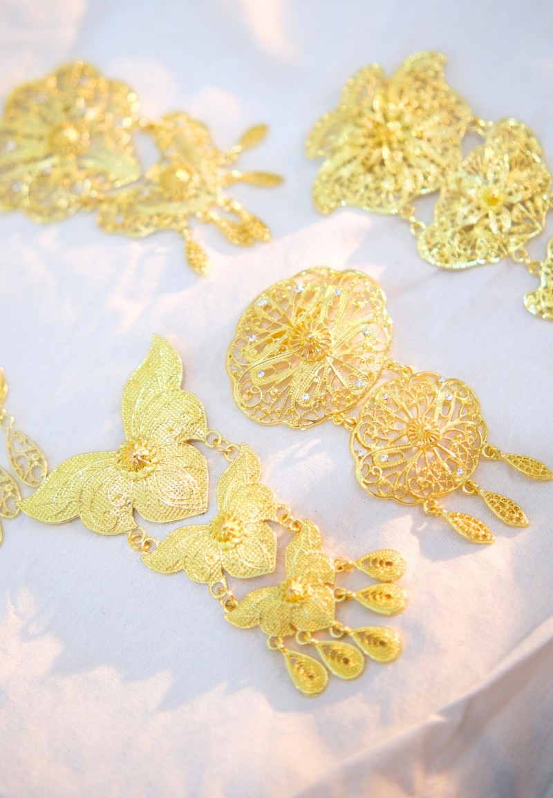 GOLD BROOCH IN FAN