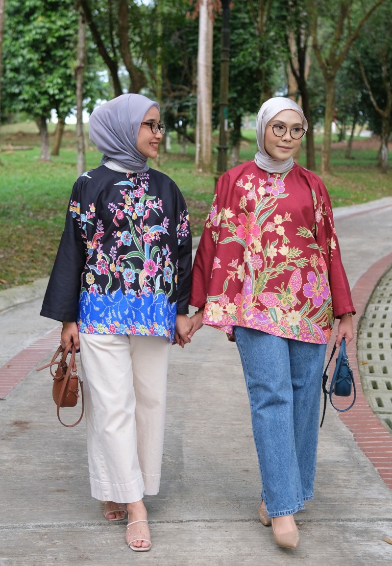 JOYCE BLOUSE BATIK 2.0 IN BLUE BLACK