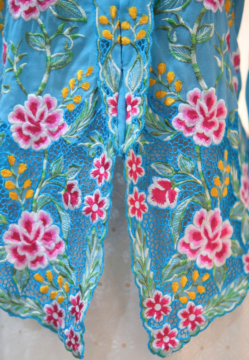 NINA KEBAYA BUTTON TOP 10.0 IN BLUEBELL