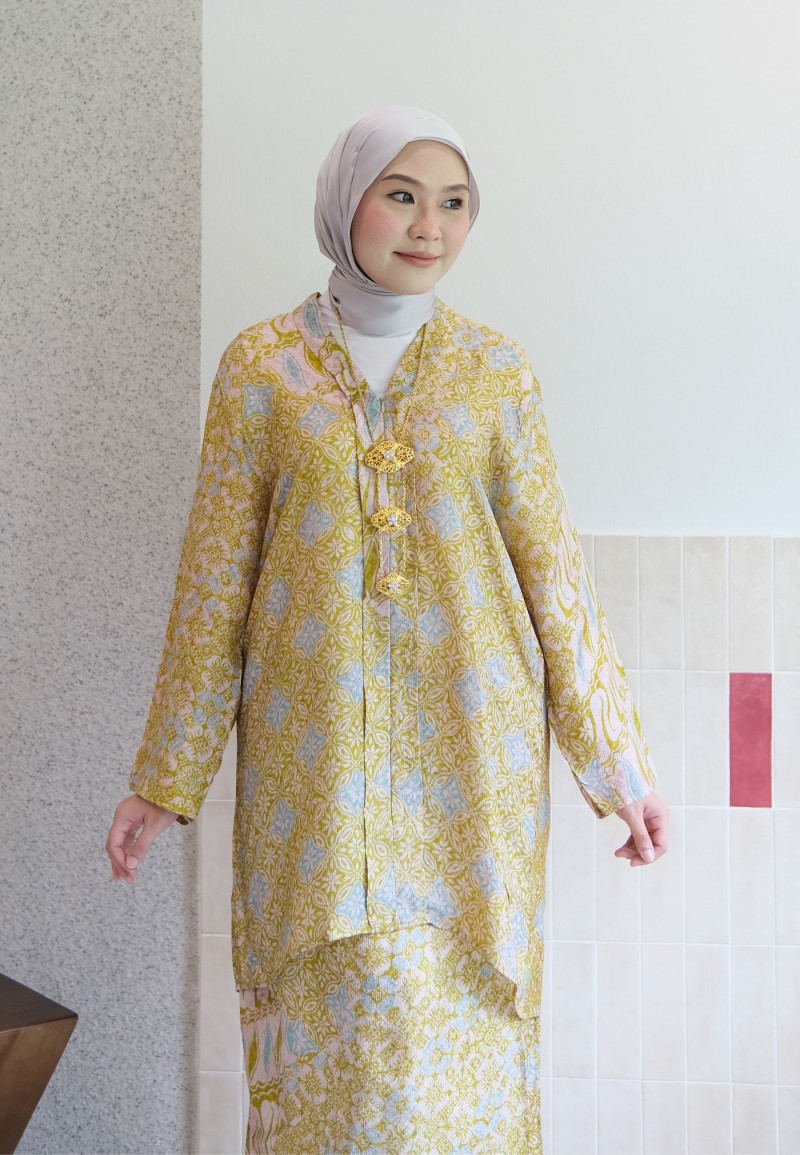 DAPHNE KURUNG SET IN TEA GREEN