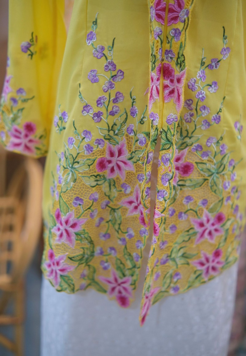 NORA LONG KEBAYA TOP 2.0 IN CHEESE
