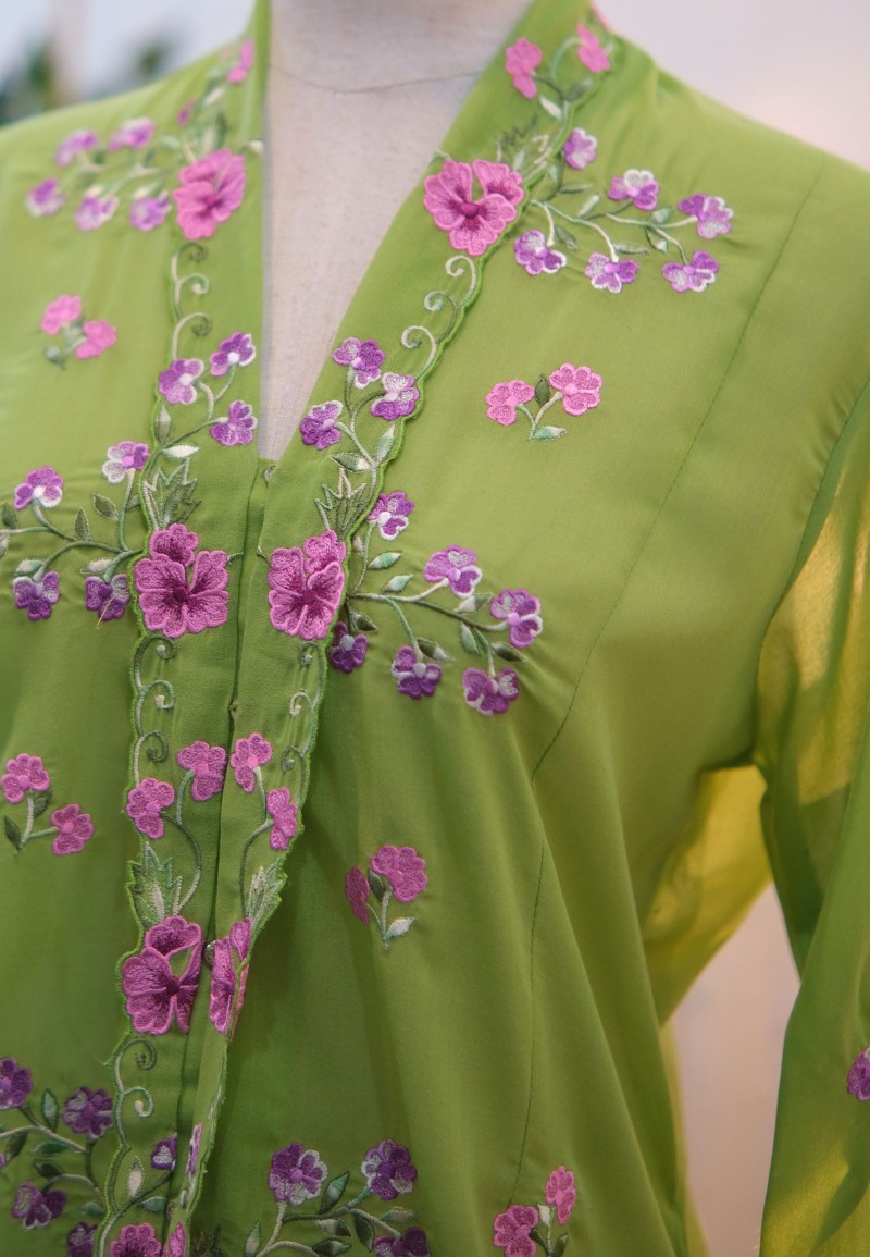 HANA KEBAYA IN GREEN BOUQUET