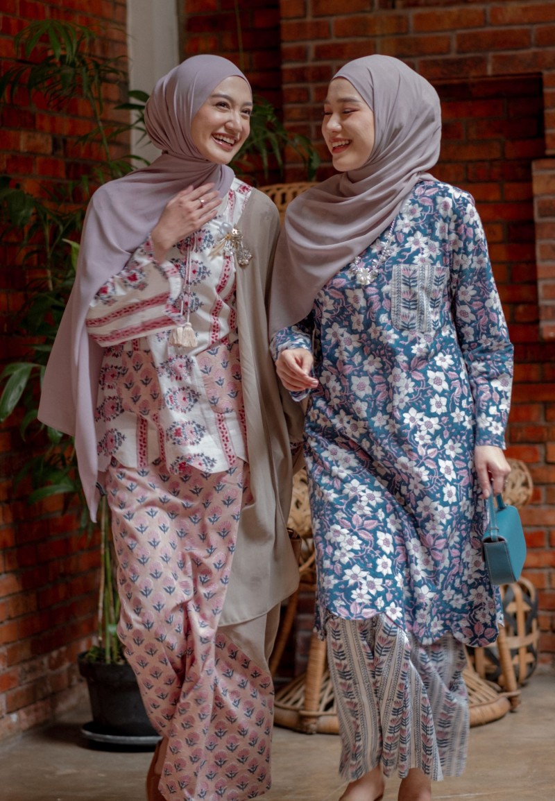 SORAYA KURUNG PAHANG IN TEAL BLUE (PRE-ORDER)