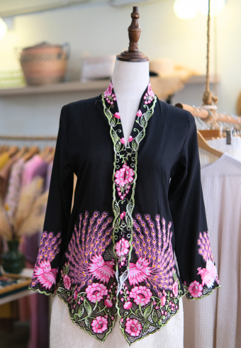 UNA KEBAYA TOP IN INK CARNATION