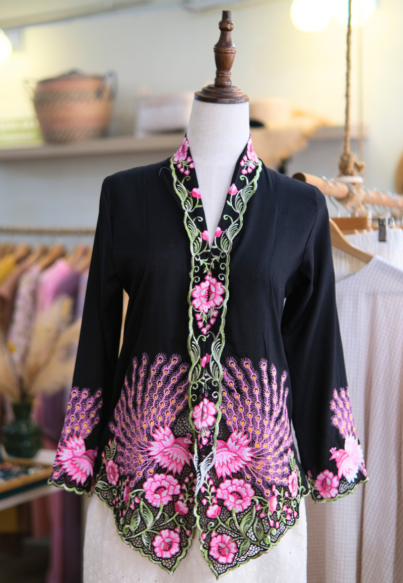 UNA KEBAYA TOP IN INK CARNATION